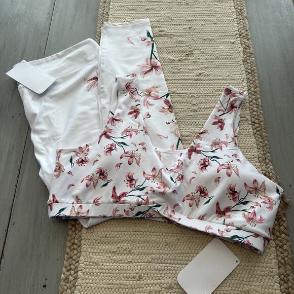 NWT Fabletics Winn Sports Bra Salar Legging White Pink Floral Lily Set Sz XXL - Picture 1 of 8